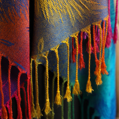 Elegant Peacock Jacquard Scarf – Gradient & Tassel Design