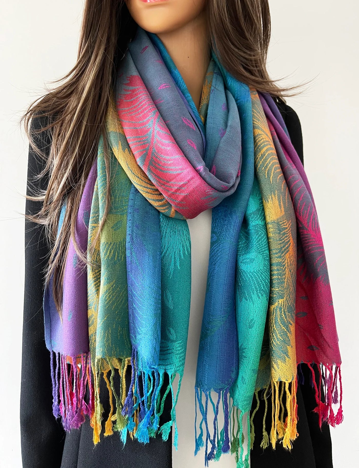 Elegant Peacock Jacquard Scarf – Gradient & Tassel Design
